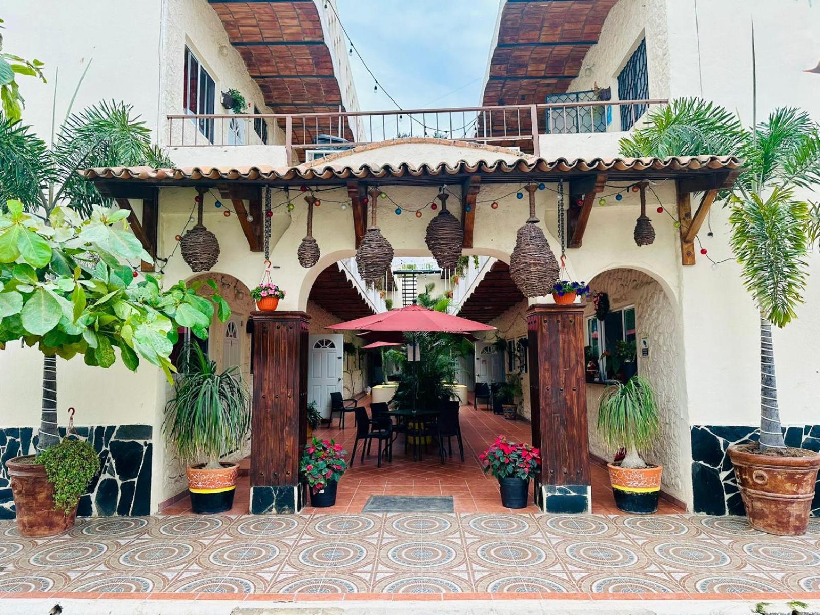 Glorias Hotel